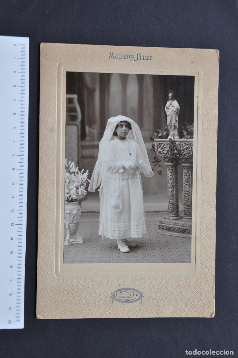 Fotograf&iacute;a antigua: FOTOGRAFIA DE UNA NI&Ntilde;A EN SU PRIMERA COMUNION - FOTOGRAFO PELLICER (BARCELONA)