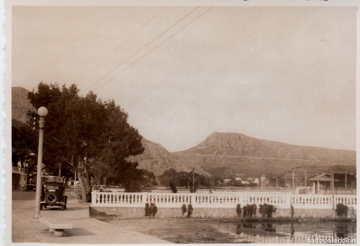Fotograf&iacute;a antigua: Paseo. Coche antiguo. Pollen&ccedil;a, Mallorca. A&ntilde;os 50 pc
