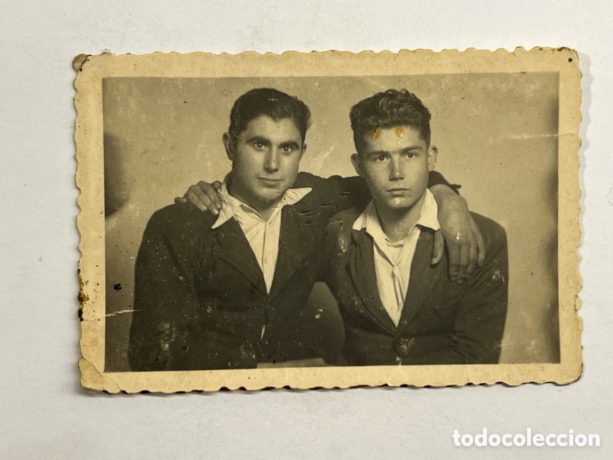 Fotograf&iacute;a antigua: QUINTOS DE CASTELLON.. Fotograf&iacute;a para el recuerdo.. (h.1945?) Med&iacute;das: 6 x 8,5 cm.