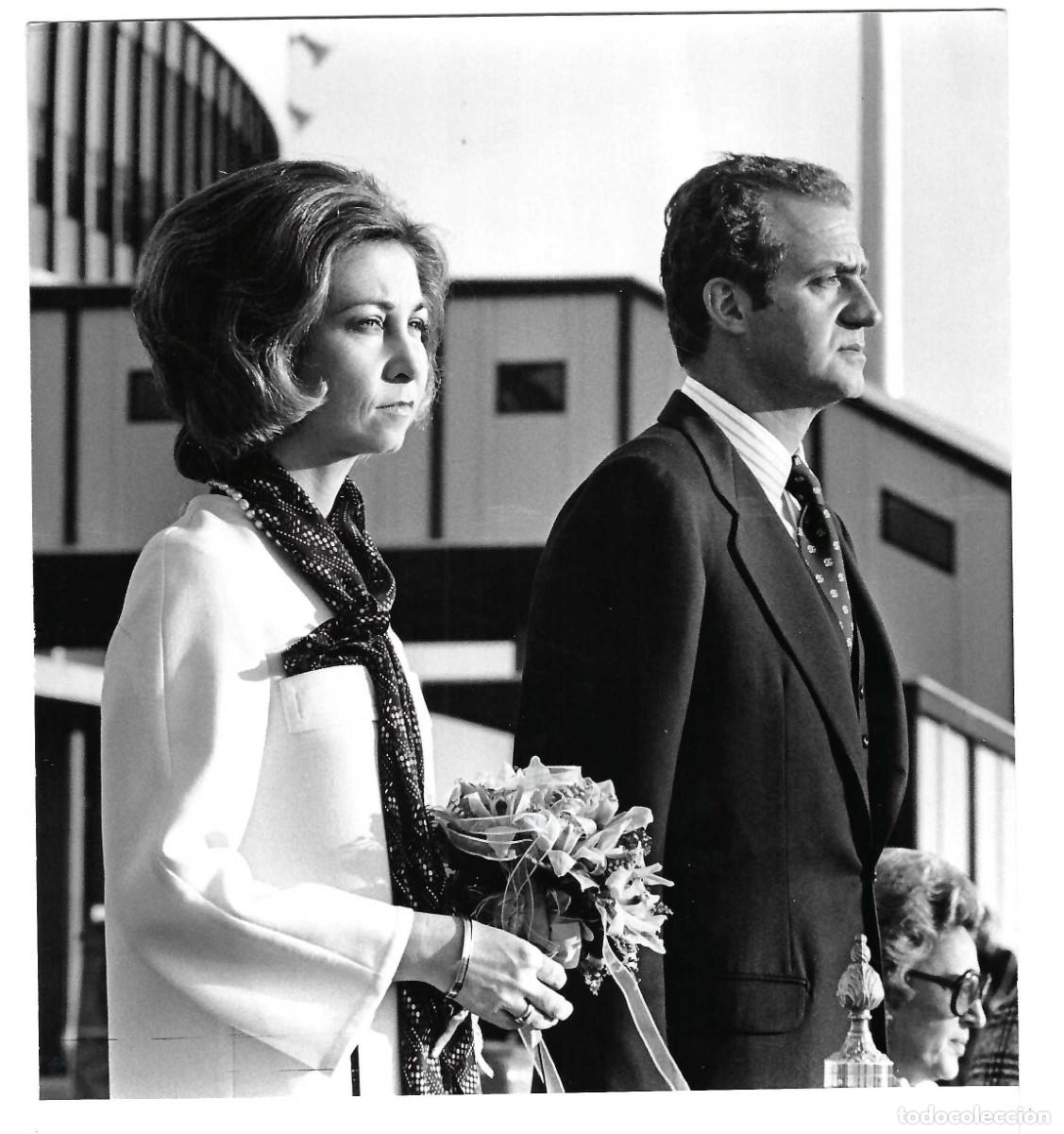 Fotograf&iacute;a antigua: FOTOGRAF&Iacute;A-LOS PRINCIPES D. JUAN CARLOS Y DO&Ntilde;A SOFIA. ARCHIVO FOTOGR&Aacute;FICO EDITORIAL MONTANER Y SIMON