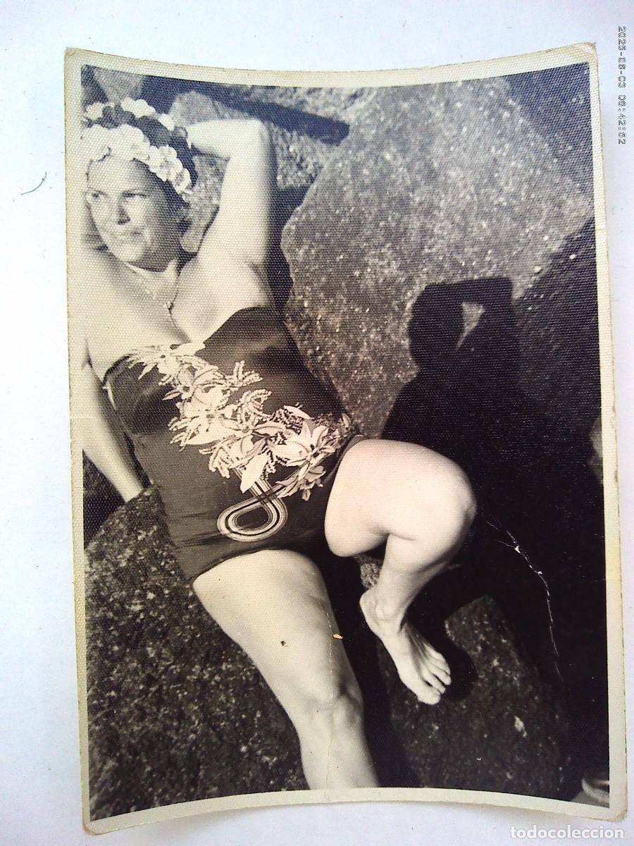 Fotograf&iacute;a antigua: FOTO DE MUJER POSANDO EN BA&Ntilde;ADOR