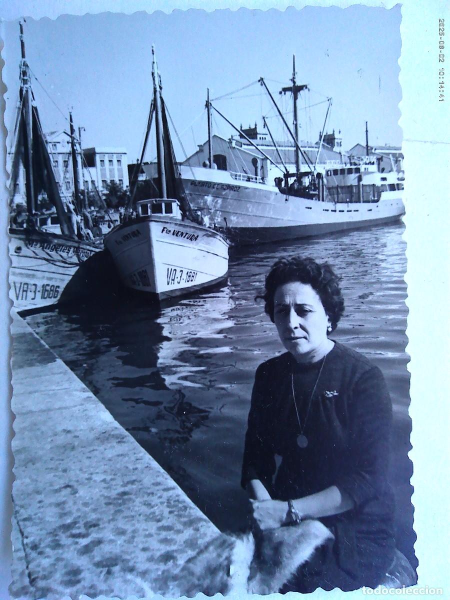 Antique Photography: FOTO DE MUJER EN EL PUERTO DE VALANECIA . BARCO LLAMADO &uml; FCO. VENTURA &uml;.