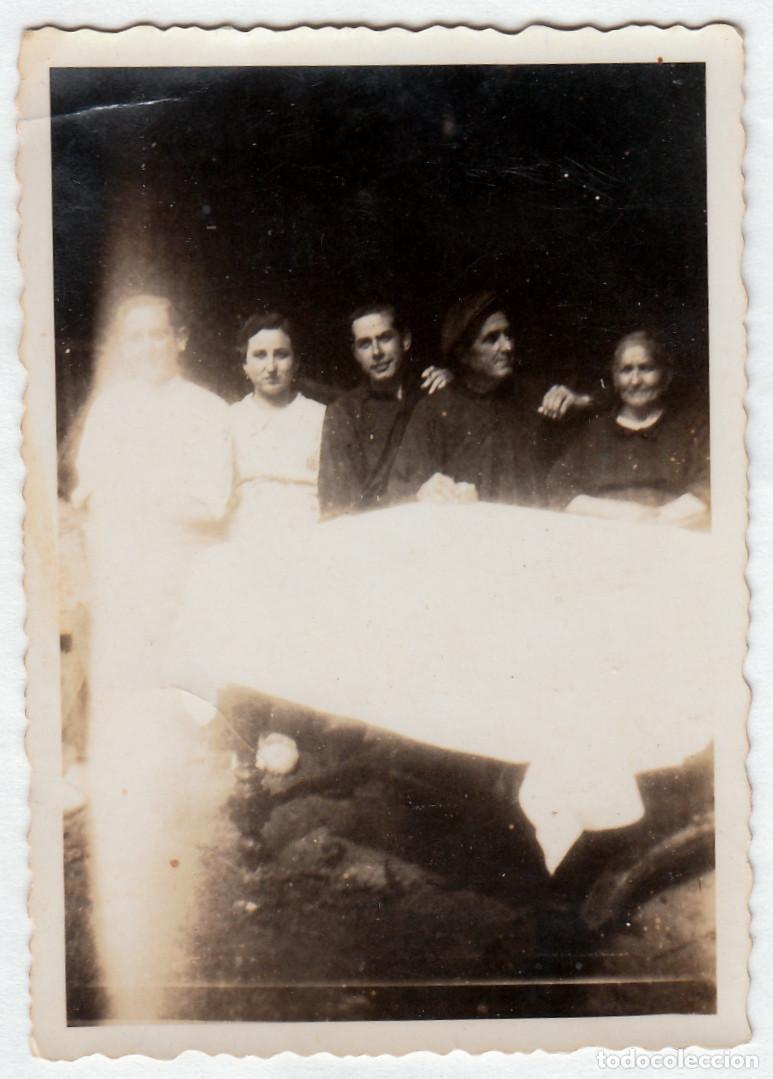 Fotograf&iacute;a antigua: Rara foto. Familia con militar?. A&ntilde;os 20. pc