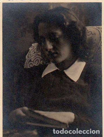 Fotograf&iacute;a antigua: Rara foto. Chica. Mujer con un libro. A&ntilde;os 40. pc
