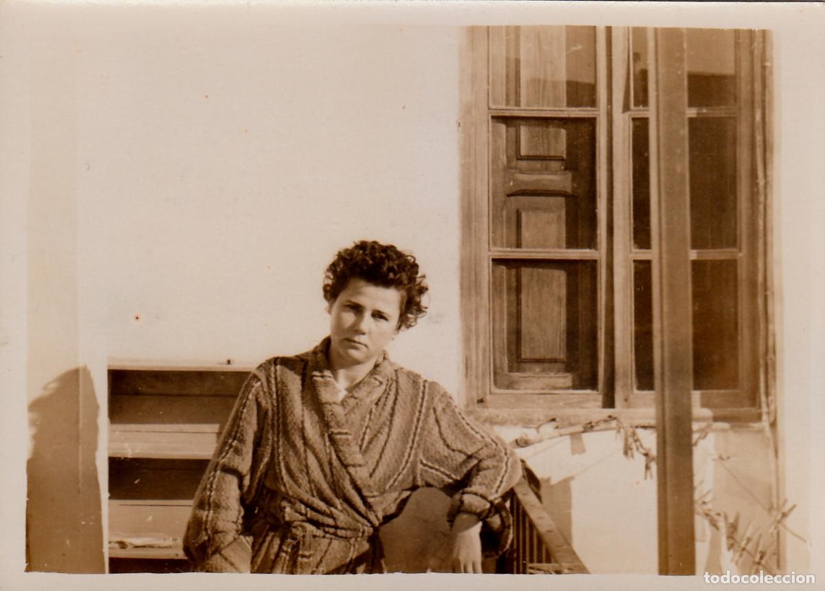 Fotograf&iacute;a antigua: Mujer con albornoz. A&ntilde;os 40. pc