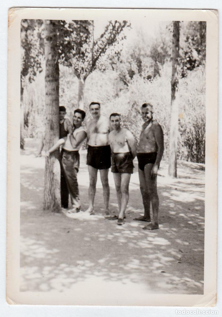 Fotograf&iacute;a antigua: Caballeros en ba&ntilde;ador. A&ntilde;os 50. pc