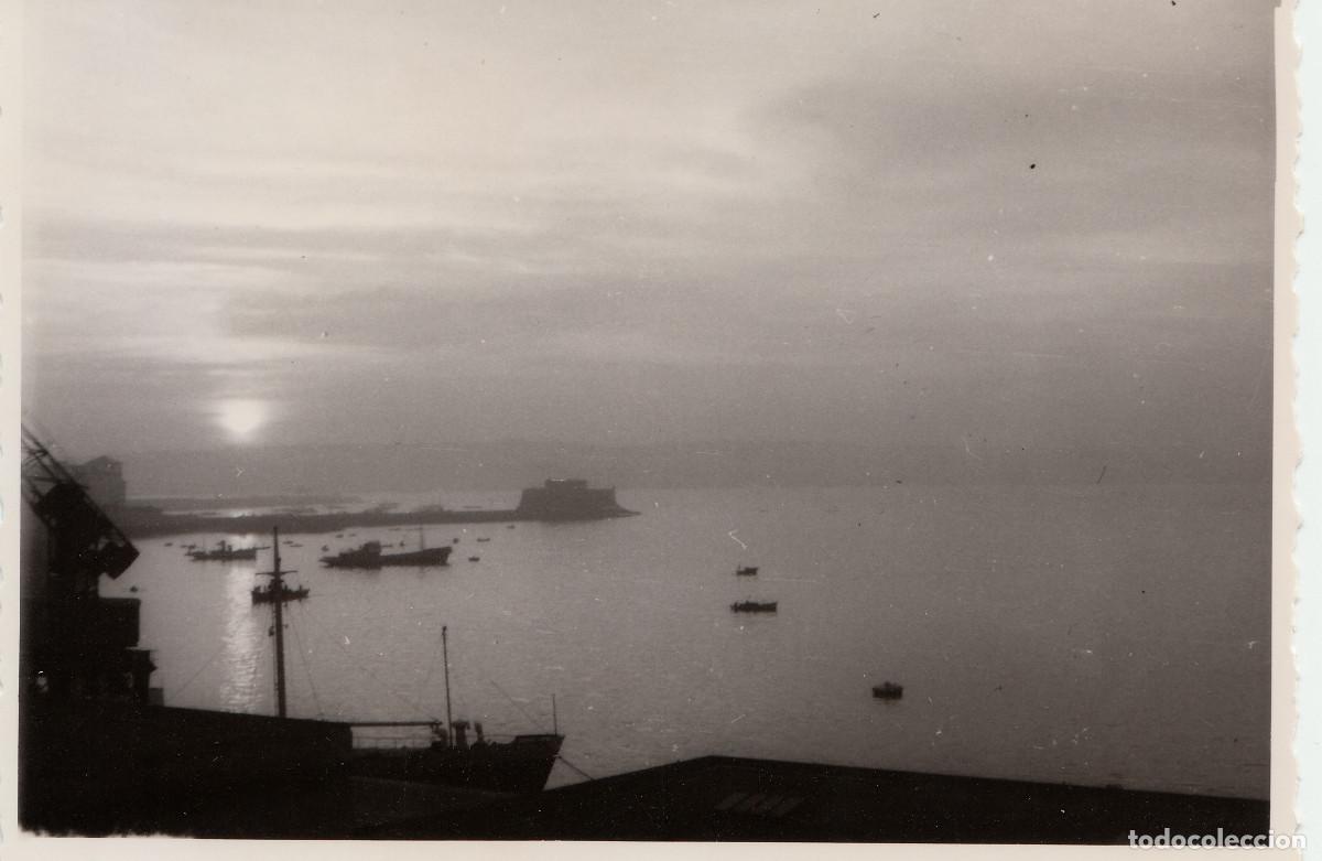 Fotograf&iacute;a antigua: Preciosa vista desde el puerto al atardecer. Castillo de San Ant&oacute;n, La Coru&ntilde;a. A&ntilde;os 40-50. pc
