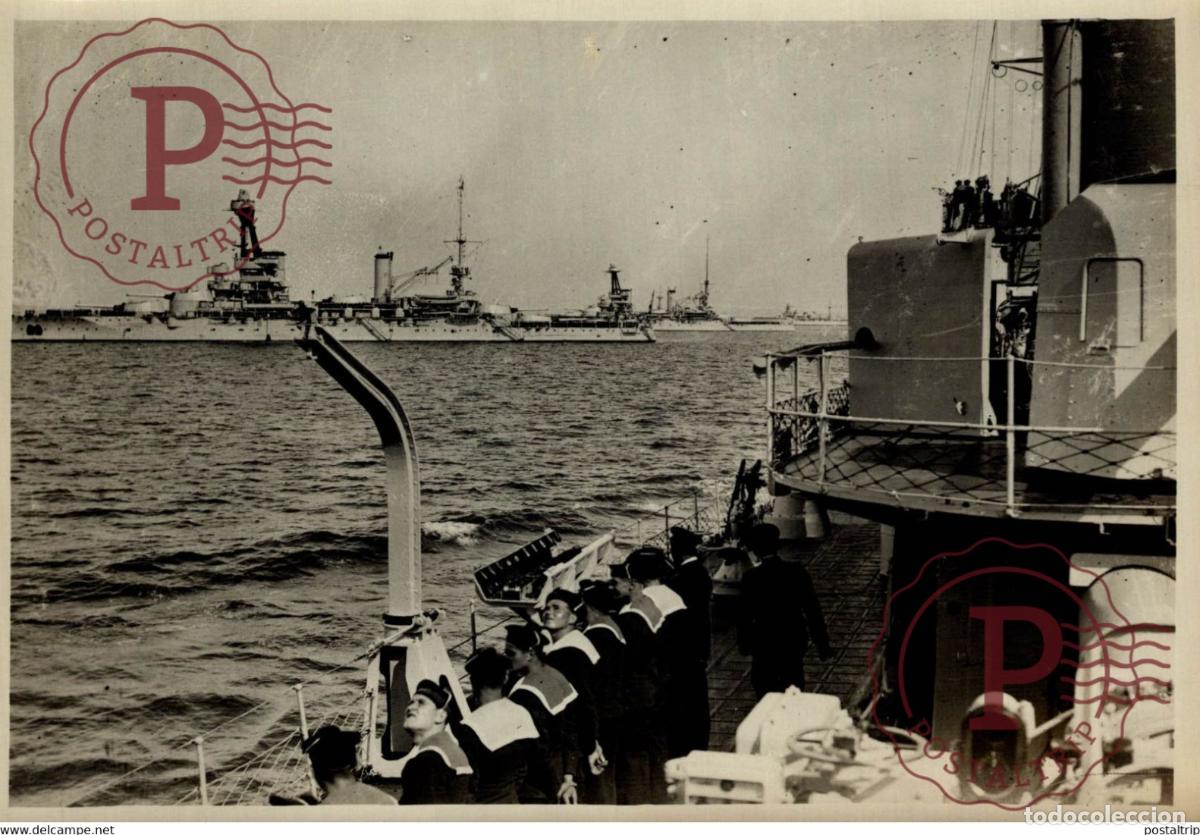 Fotografia antiga: DANS LA BAIE DE DOUARNEMEZ, CINQUANTE SIX NAVIERS DE GUERRE 18*13CM Photo Meurisse Paris France col