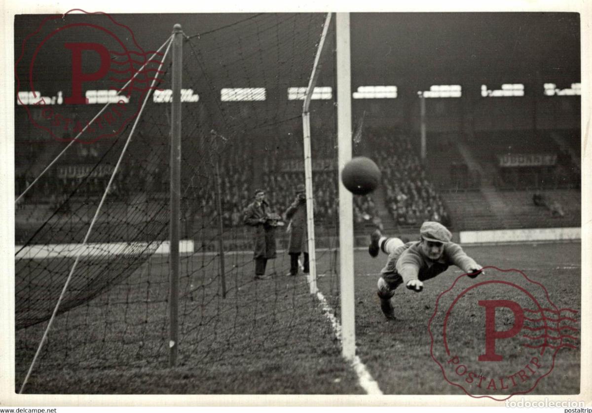 Fotograf&iacute;a antigua: FOOTBALL COLOMBE RACING CONTRE MONTPELLIER 18*13CM Photo Meurisse Paris France collectionmeurisse