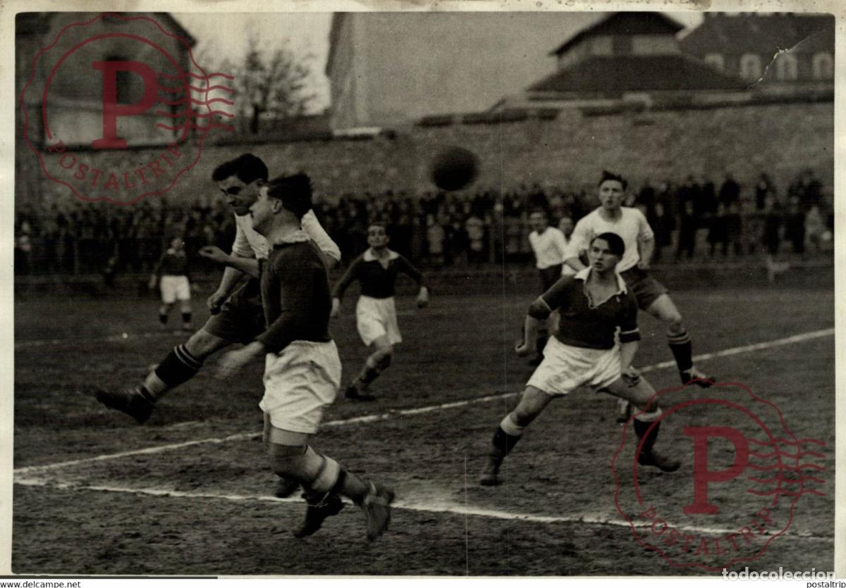 Fotograf&iacute;a antigua: FOOTBALL AU STADE HENRI PAT&Eacute; S.O. EST CONTRE DEUX VIREUX A.C 18*13CM Photo Meurisse Paris collectio