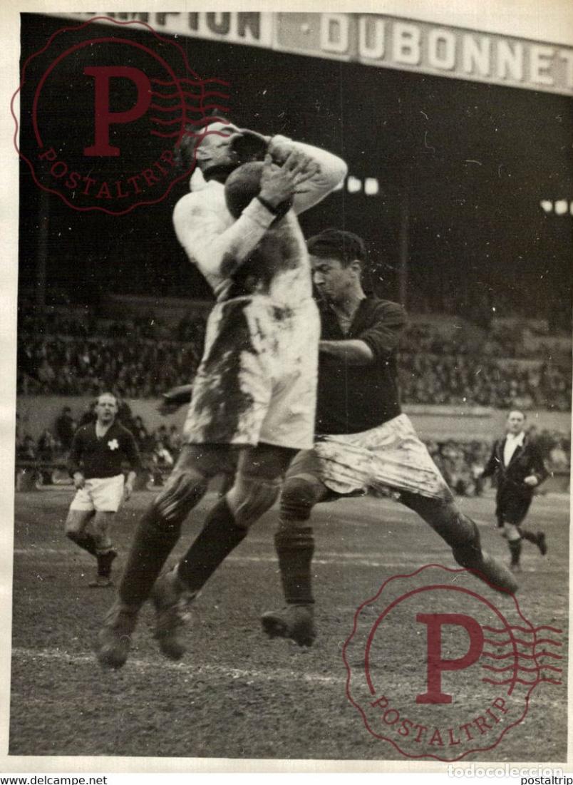 Fotograf&iacute;a antigua: FOOTBALL PARC DES PRINCES FRANCE SUISSE THEPOT PARIS FRANCE 18*13CM Photo Meurisse Paris collecti