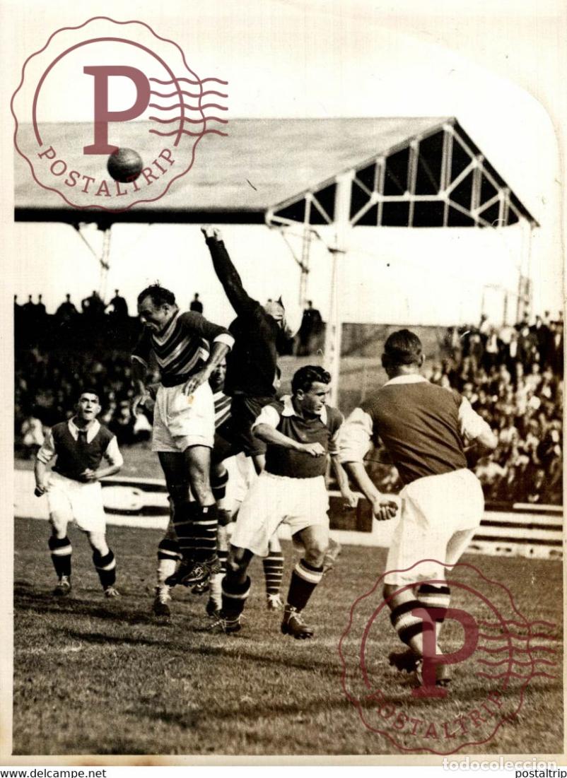 Fotograf&iacute;a antigua: FOOTBALL SAINT OUEN S.C. FIVOIS CONTRE LE RED STAR FRANCE 18*13CM Photo Meurisse Paris collectionm