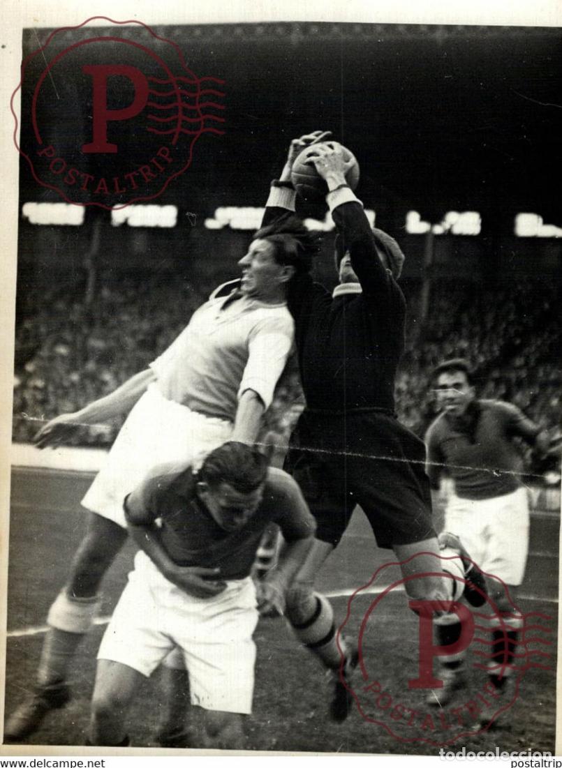 Fotograf&iacute;a antigua: FOOTBALL COLOMBE RACING CONTRE STRASBOURG FRANCE 18*13CM Photo Meurisse Paris collectionmeurisse