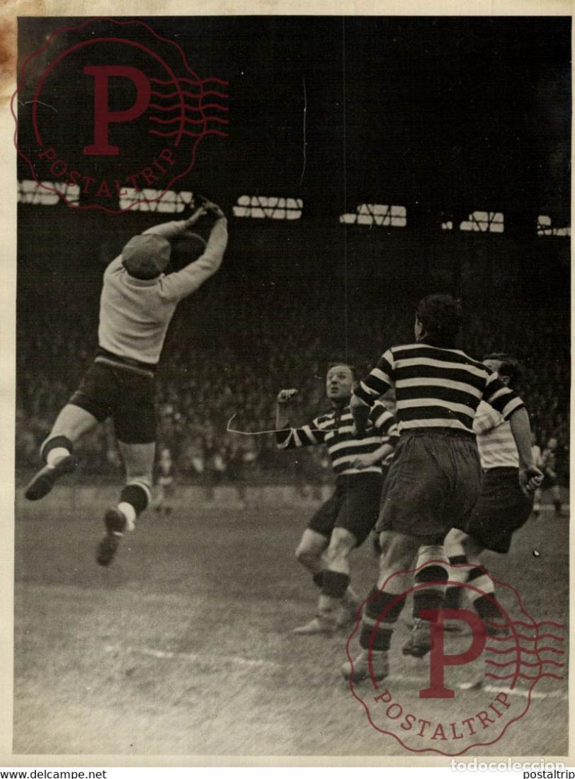 Fotograf&iacute;a antigua: FOOTBALL CHAMPIONNATS DE FRANCE RACING N&Icirc;MES A COLOMBES 18*13CM Photo Meurisse Paris collectionmeu