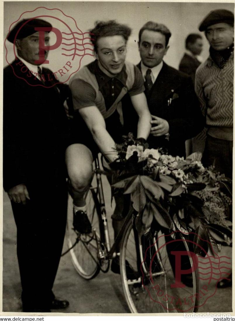 Fotografia antiga: AU VEL D HIV AQUITAPLACE VELO BICI CICLISMO 18*13CM Photo Meurisse Paris collectionmeurisse
