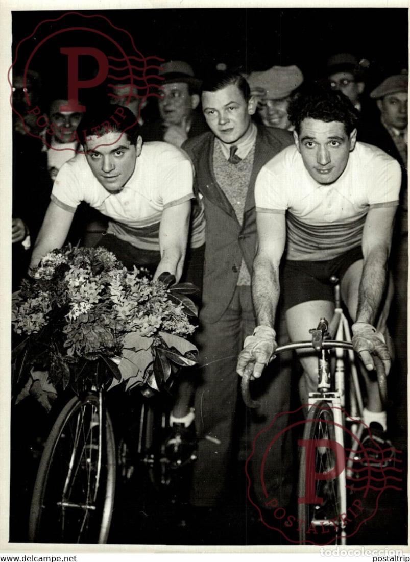 Fotografia antiga: GAGNANT FINALE COUPE DE PARIS CHENEVIERE ET LEVET VELO BICI CICLISMO 18*13CM Photo Meurisse Paris co