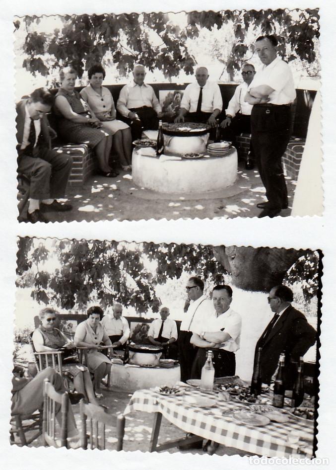 Fotograf&iacute;a antigua: 2 fotos. Esperando por la paella. A&ntilde;os 50. pc