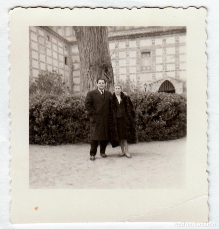 Fotograf&iacute;a antigua: Pareja en el Monasterio de Piedra. A&ntilde;os 40-50. pc