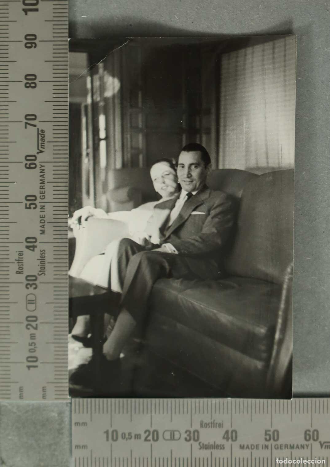 Fotograf&iacute;a antigua: FOTOGRAFIA. Pareja DESCANSANDO. HACIA 1950