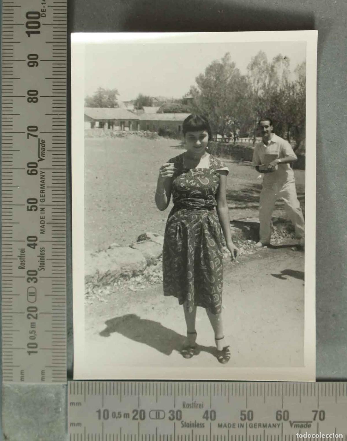 Fotografia antiga: FOTOGRAFIA. Chica con vestido EN PARQUE