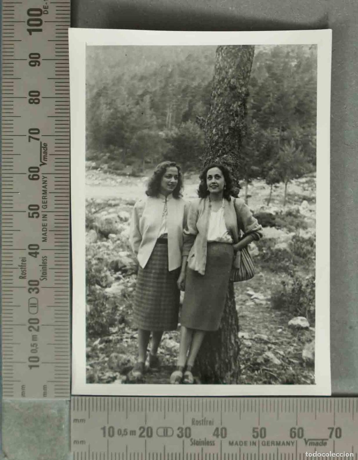 Fotografia antica: FOTOGRAFIA. Dos muchachas EN BOSQUE