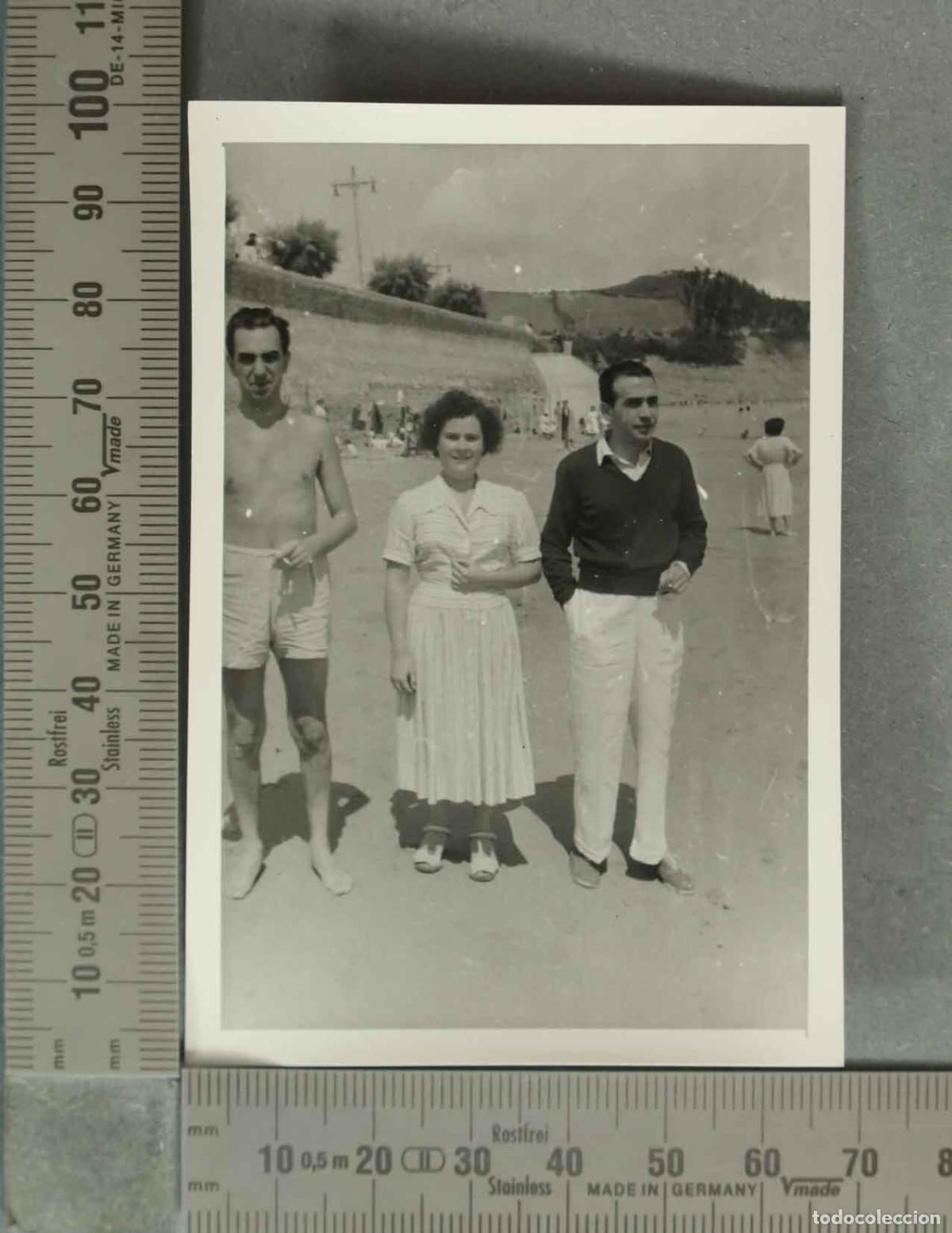 Fotografia antiga: FOTOGRAFIA. PERSONAS EN LA PLAYA. HACIA 1950
