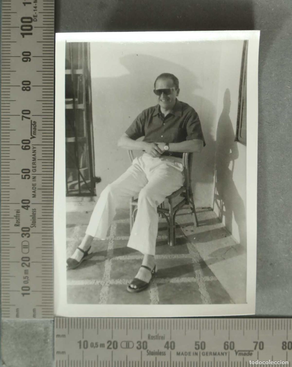 Fotografia antiga: FOTOGRAFIA. HOMBRE EN PATIO