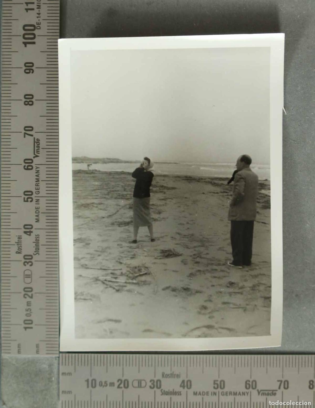 Fotografia antiga: FOTOGRAFIA. MUJER EN LA PLAYA