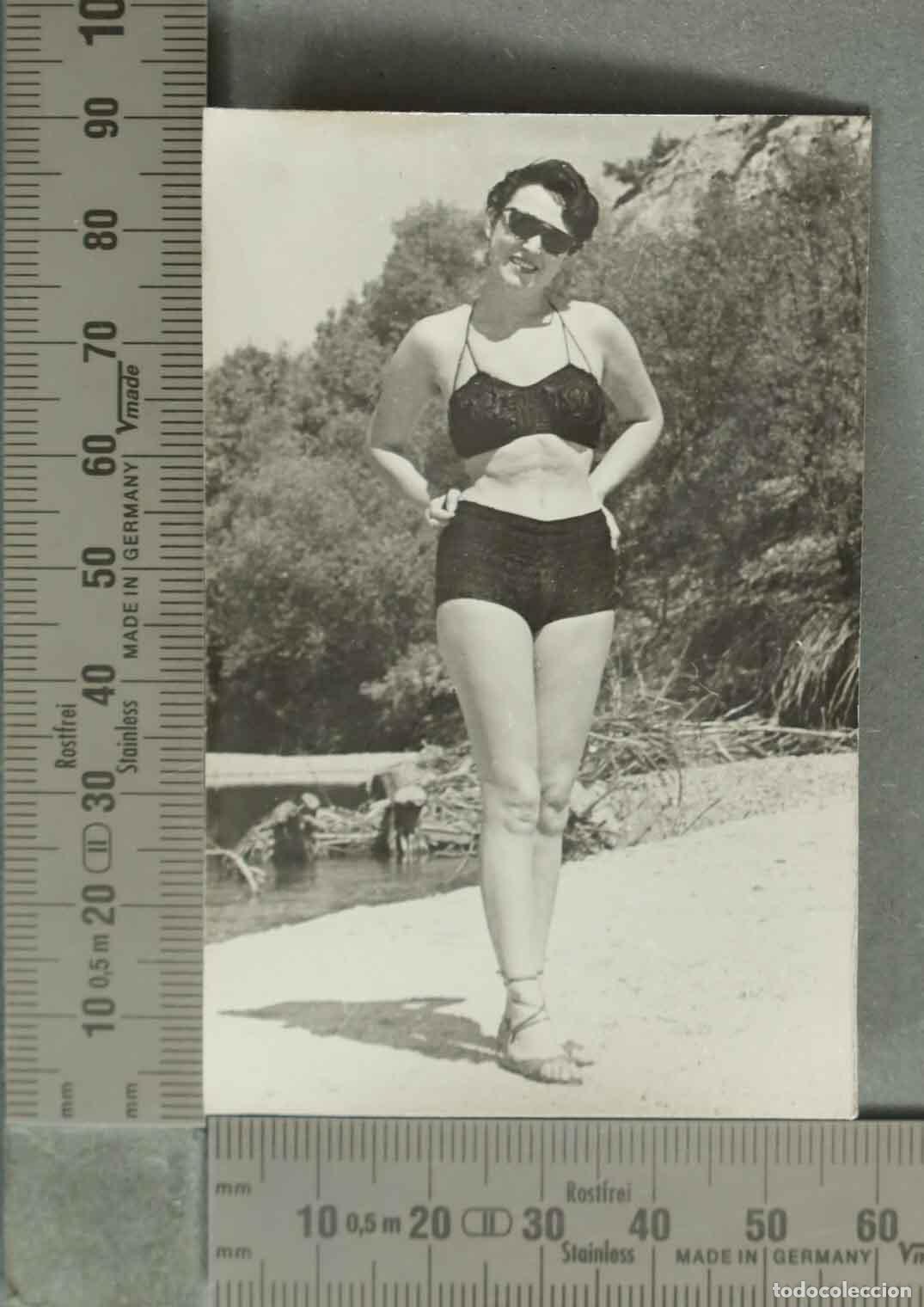 Fotografia antiga: FOTOGRAFIA. Chica joven en ba&ntilde;ador