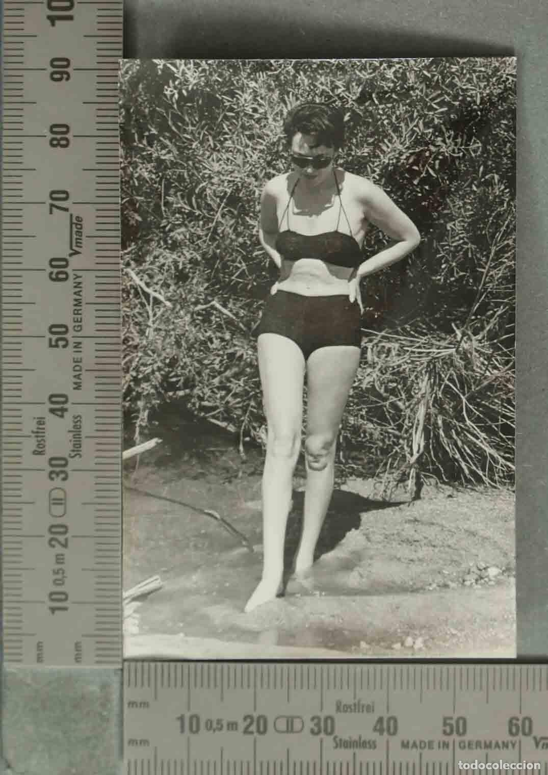Fotograf&iacute;a antigua: FOTOGRAFIA. Chica joven en ba&ntilde;ador