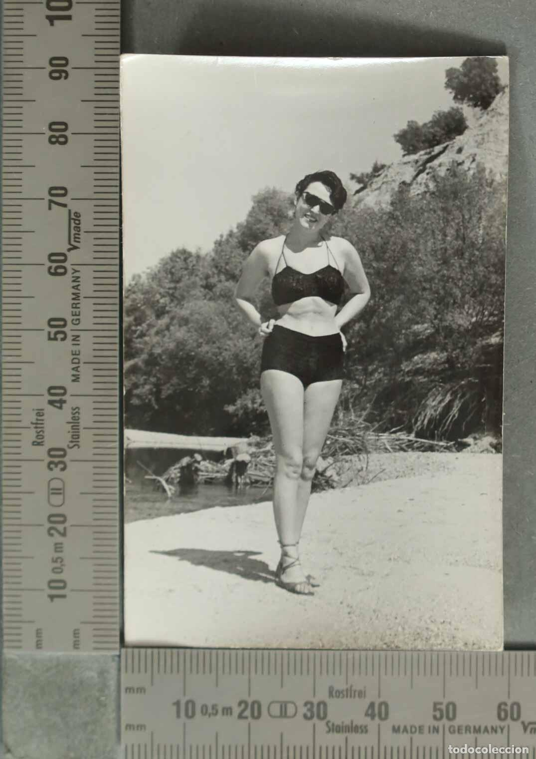 Fotograf&iacute;a antigua: FOTOGRAFIA. Chica joven en ba&ntilde;ador