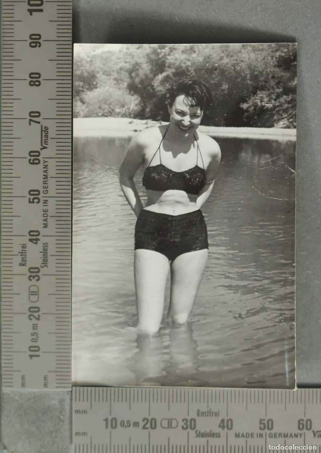Fotograf&iacute;a antigua: FOTOGRAFIA. Chica joven en ba&ntilde;ador