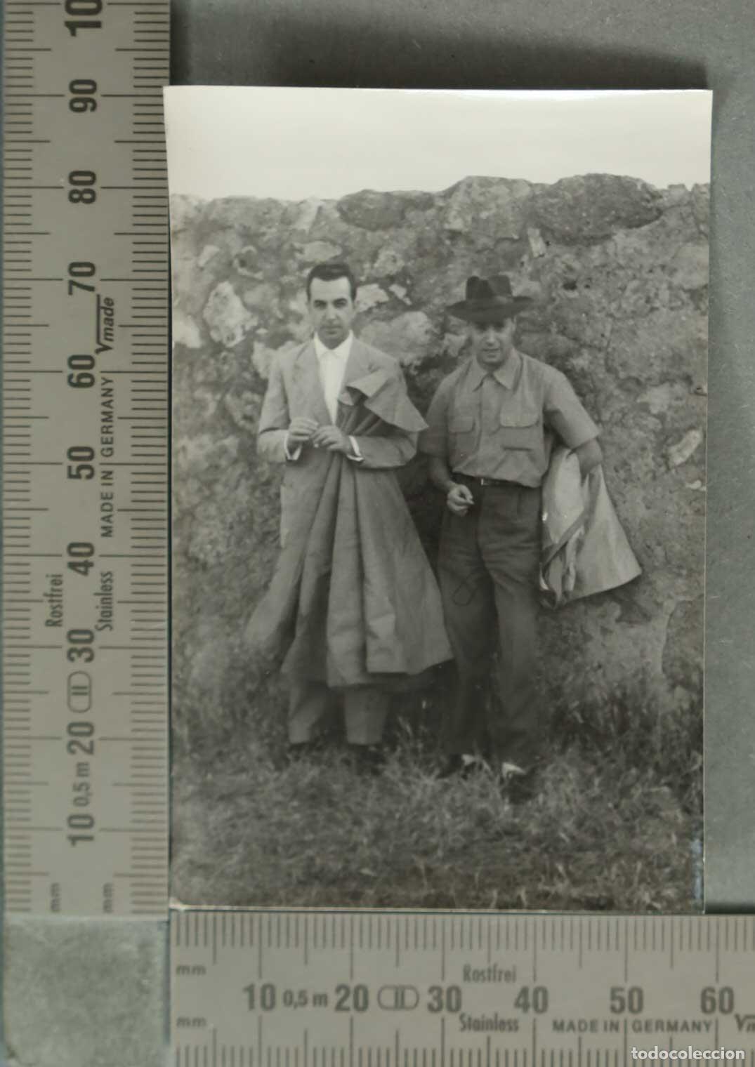 Fotograf&iacute;a antigua: FOTOGRAFIA. Dos hombres en el campo CAPEA
