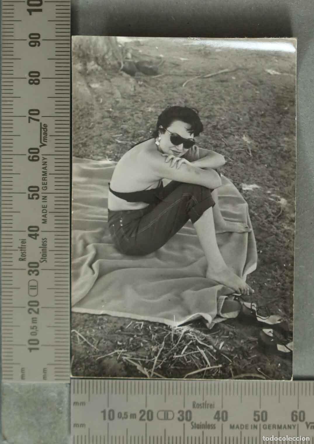 Fotograf&iacute;a antigua: FOTOGRAFIA. Chica joven en ba&ntilde;ador