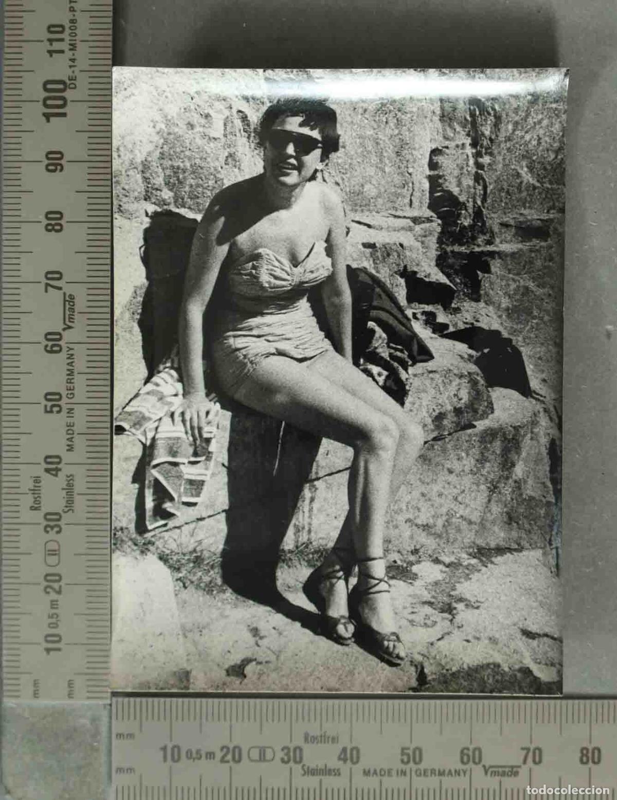 Fotograf&iacute;a antigua: FOTOGRAFIA. Chica joven en ba&ntilde;ador