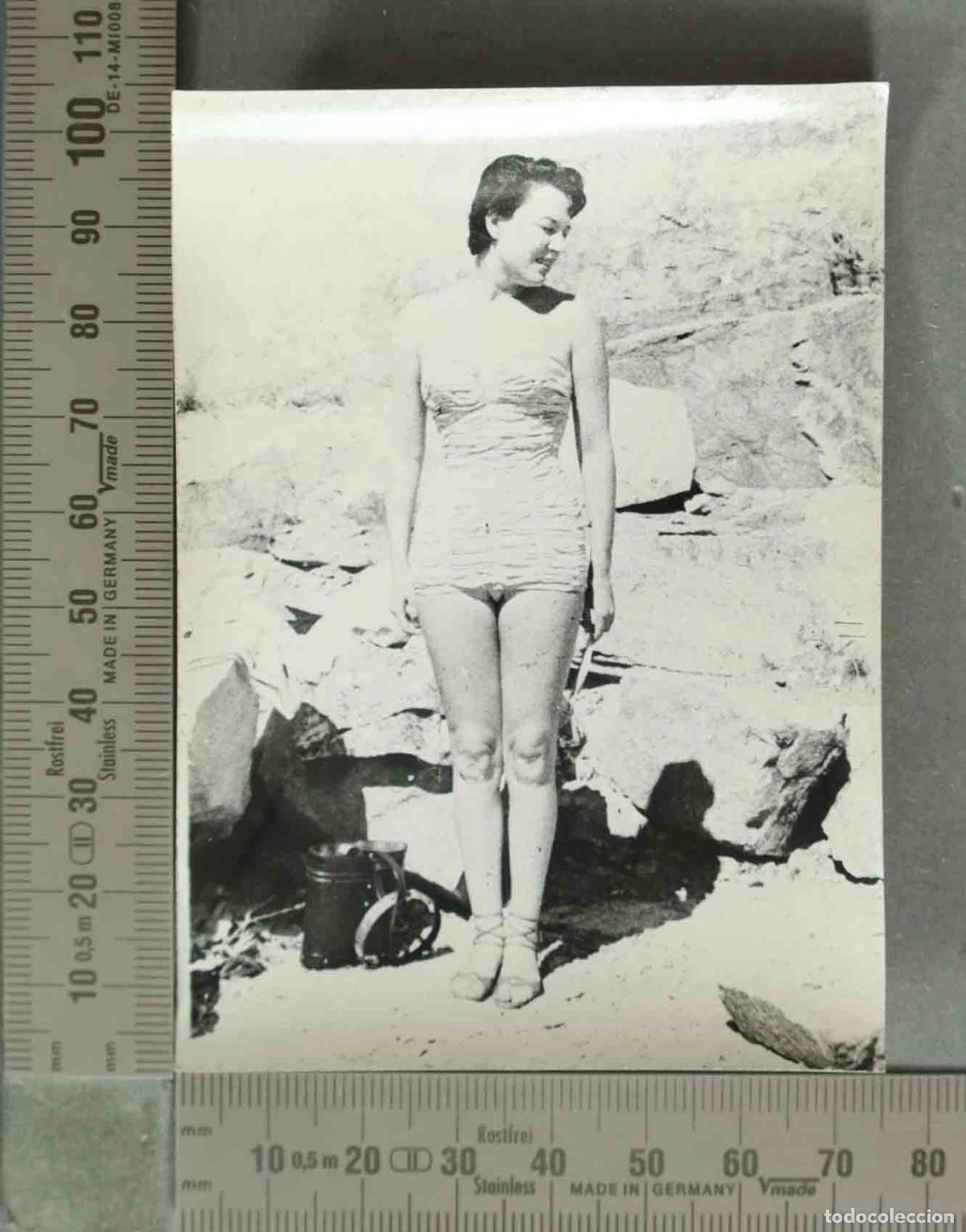 Fotograf&iacute;a antigua: FOTOGRAFIA. MUJER POSANDO EN CAMPO