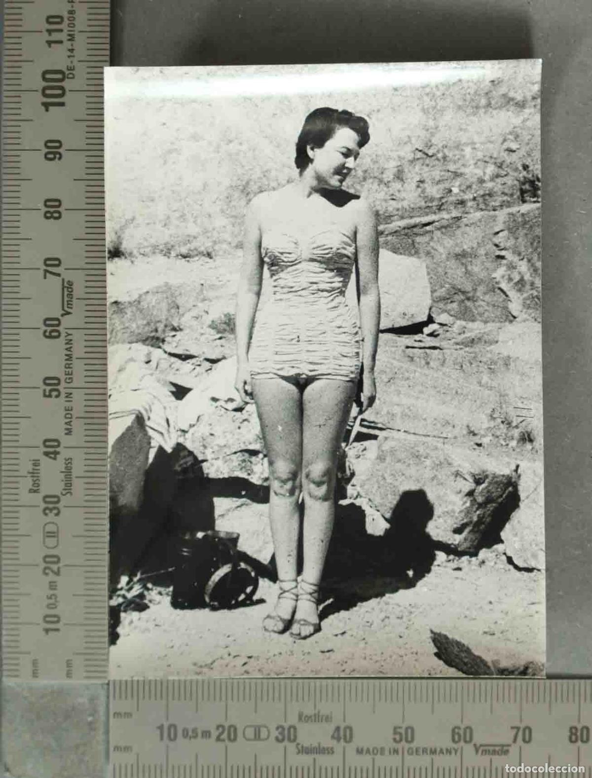 Fotograf&iacute;a antigua: FOTOGRAFIA. MUJER POSANDO EN CAMPO