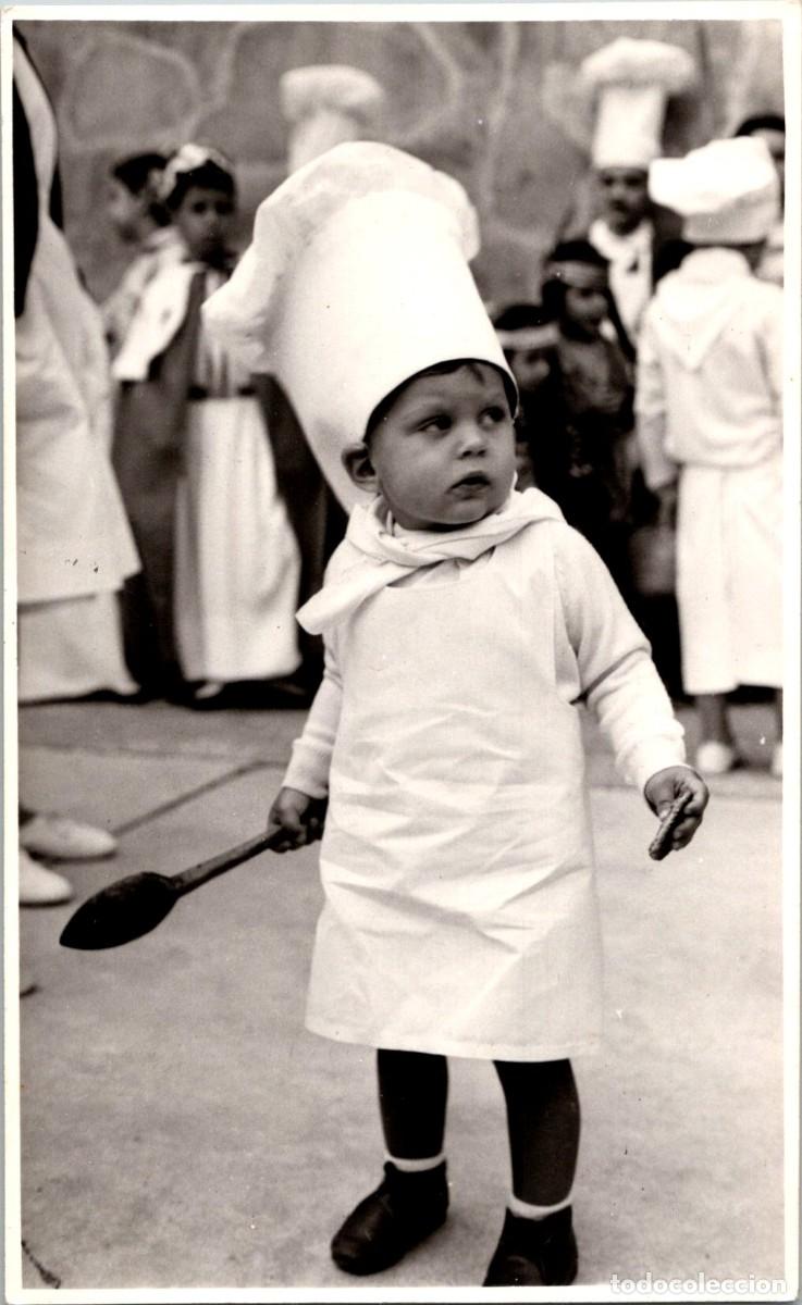 Fotograf&iacute;a antigua: Ni&ntilde;o - Disfrazado de Chef de Cocina - Expresi&oacute;n de Enfado - 139x86mm - Carnaval