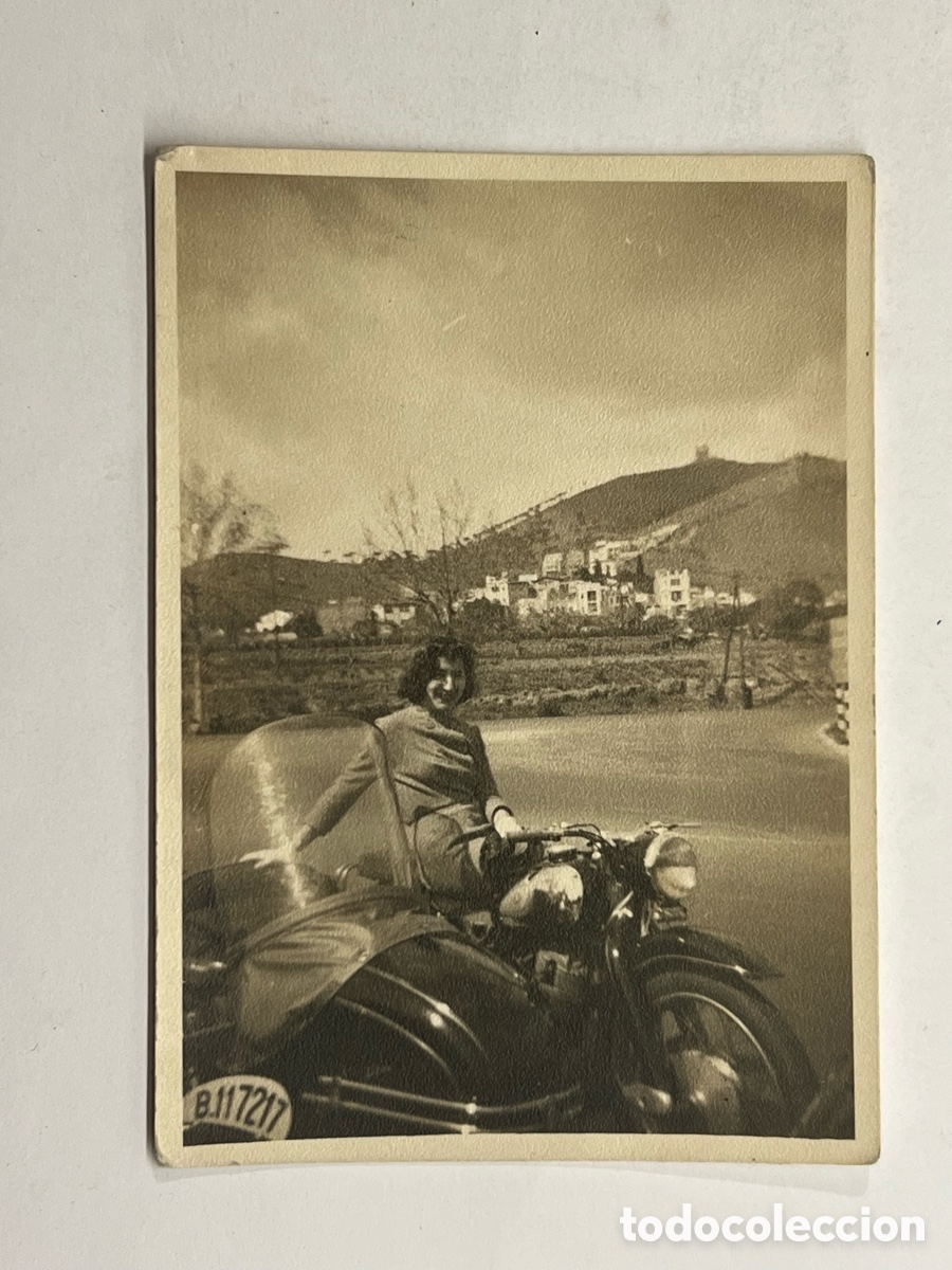 Fotograf&iacute;a antigua: BARCELONA. Fotograf&iacute;a recorriendo la Provincia con su Moto con Sidecar.. (h.1950?)