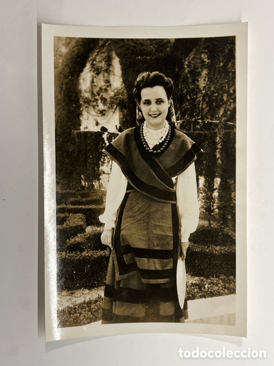 Fotograf&iacute;a antigua: ASTURIAS Joven con el traje tradicional por las fiestas de Ntra Sra del Portal de Villaviciosa..