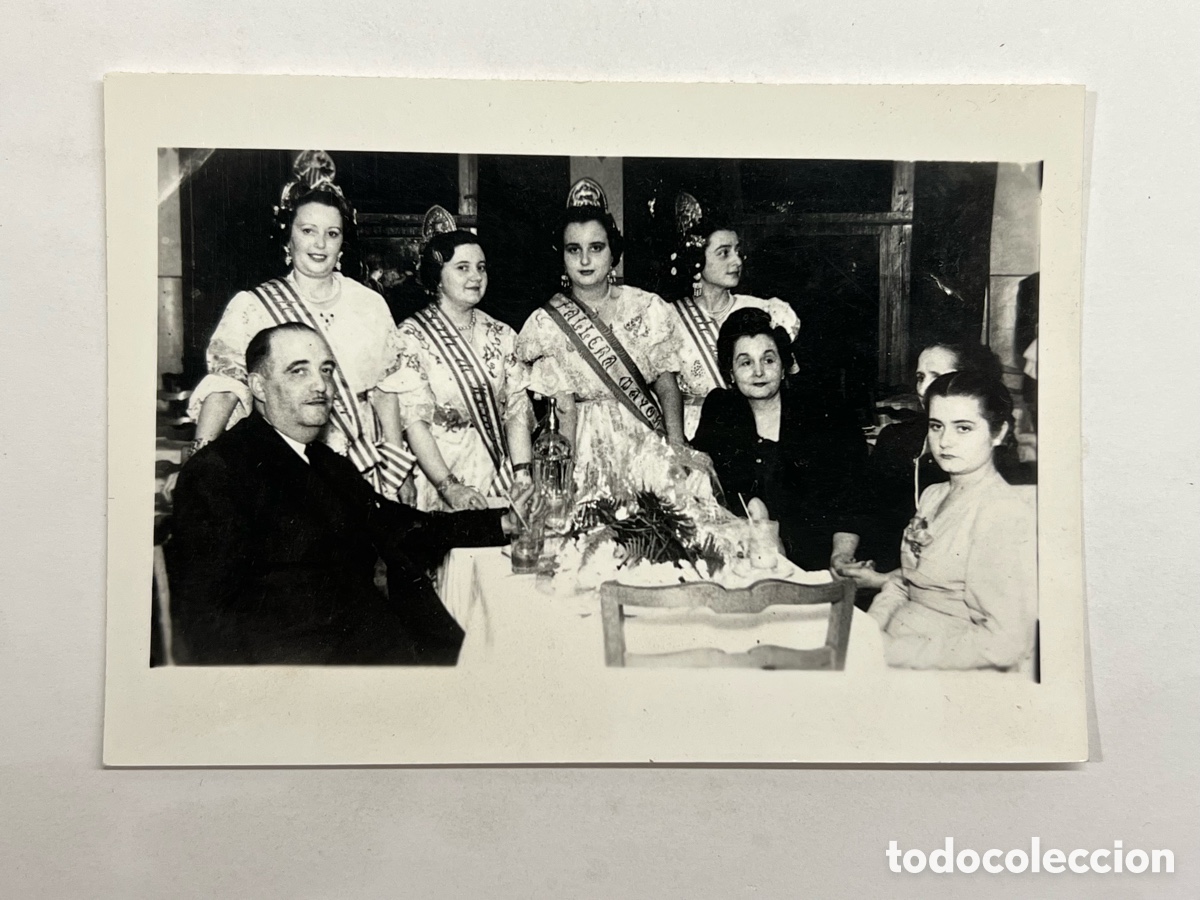 Fotograf&iacute;a antigua: FALLERA MAYOR Cirilo Amoros/Conde Salvatierra (Valencia. 1947/48) Medidas: 14 x 9 cm