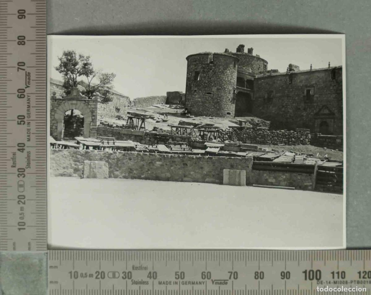 Fotografia antiga: FOTOGRAFIA. RECONSTRUCCION CASTILLO NAVA DEL MARQUES HACIA 1940