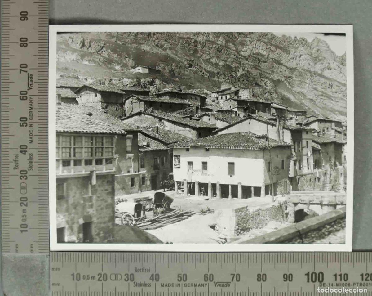Fotografia antiga: FOTOGRAFIA. VISTA DE PANCORBO DESDE EL FERROCARRIL. CARRUAJES. HACIA 1940