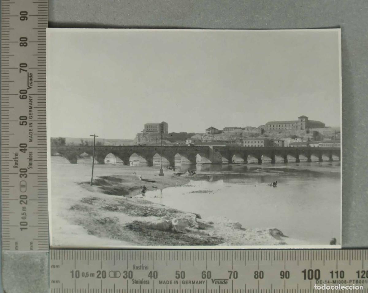 Fotograf&iacute;a antigua: FOTOGRAFIA. VISTA PUENTE. SALAMNCA. MUJERES LAVANDO. HACIA 1940