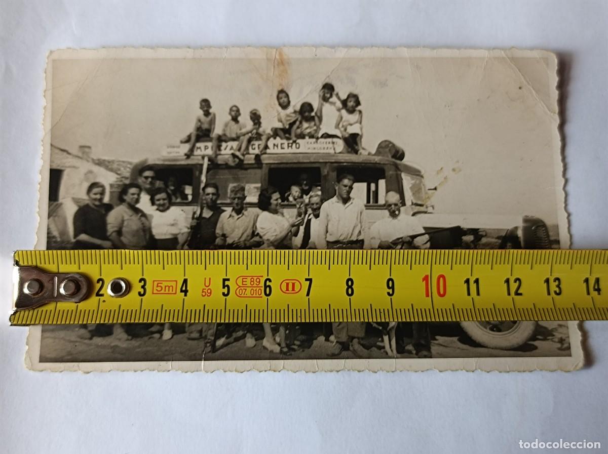 Fotografia antica: FOTOGRAF&Iacute;A AUTOB&Uacute;S CON CAZADORES 1942