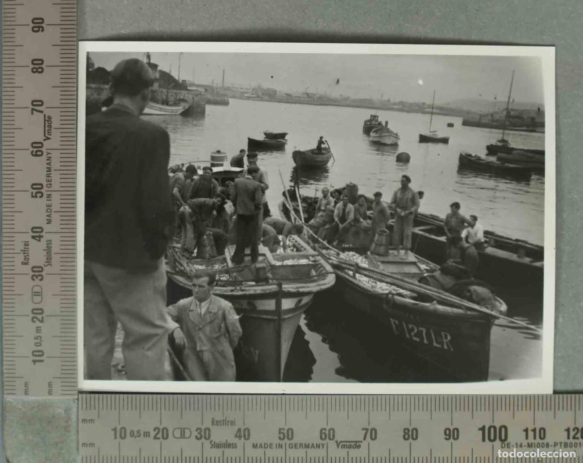 Fotografia antica: FOTOGRAFIA. REUNION DE MARINEROS. SANTANDER HACIA 1940