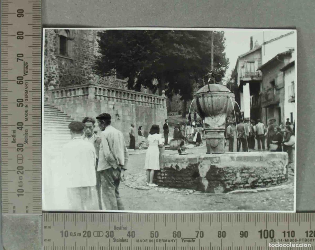 Fotograf&iacute;a antigua: FOTOGRAFIA. VISTA FUENTE DE GUADALUPE. GENTE DEL PUEBLO EN LA CALLE. CELEBRACION