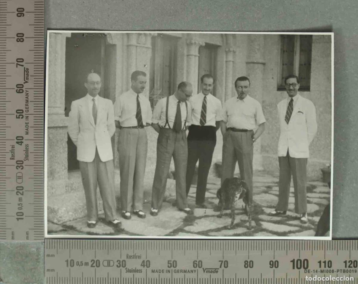Photographie ancienne: FOTOGRAFIA. SE&Ntilde;ORES EN ENTRADA CASONA. HACIA 1940