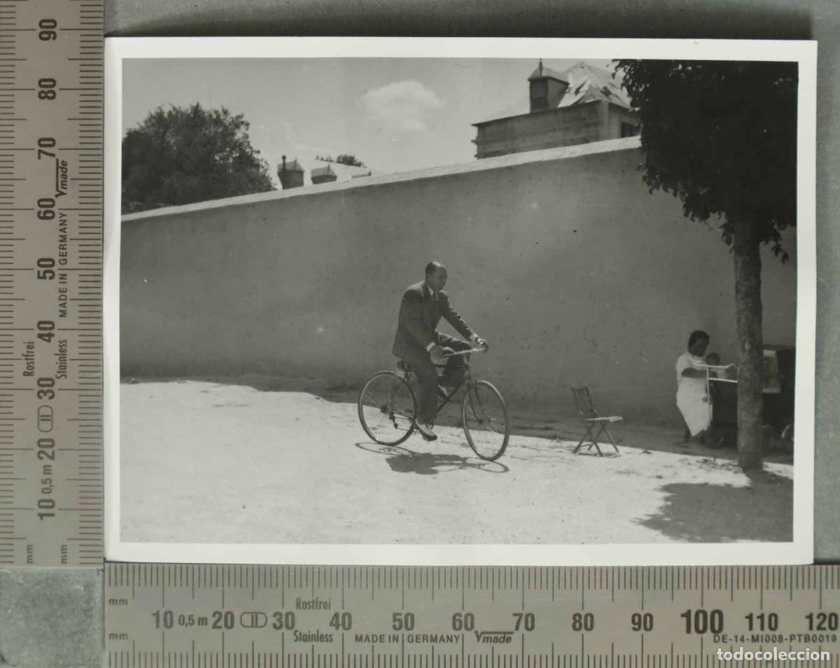 Photographie ancienne: FOTOGRAFIA. HOMBRE CON BICICLETA LA GRANJA HACIA 1940
