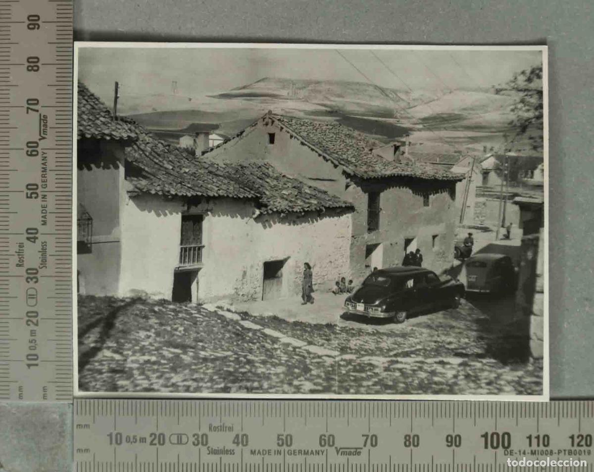 Fotograf&iacute;a antigua: FOTOGRAFIA. VISTA DE SIMANCAS. CALLE NI&Ntilde;OS Y COCHES. HACIA 1940